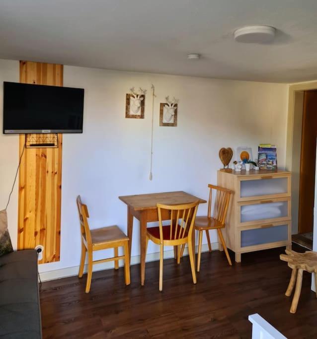 Idyllische Kleine Ferienwohnung Im Schwarzwald Friedenweiler Exterior foto